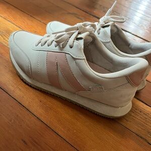 Kizik Cream and Pink Sneakers